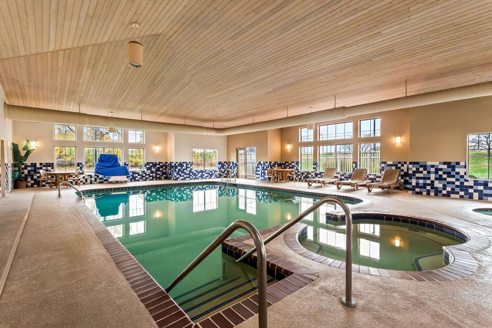Country Inn & Suites By Radisson, Portage, In 외부 사진